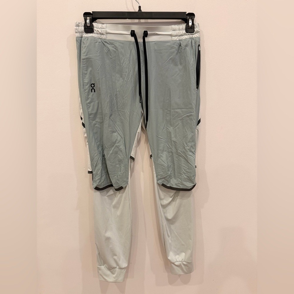 On Running Women's Running Pants Joggers Swiss Engineering Size‎ L
